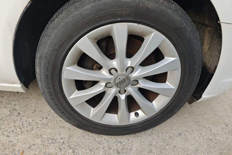Used Audi A6L 2014 TFSI Standard Model Right Front Wheel Hub