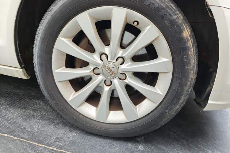 Used Audi A6L 2014 TFSI Standard Model Right Front Wheel Hub
