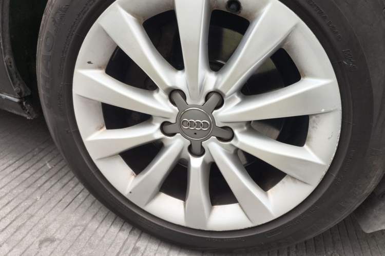 Used Audi A6L 2014 TFSI Standard Model Right Front Wheel Hub