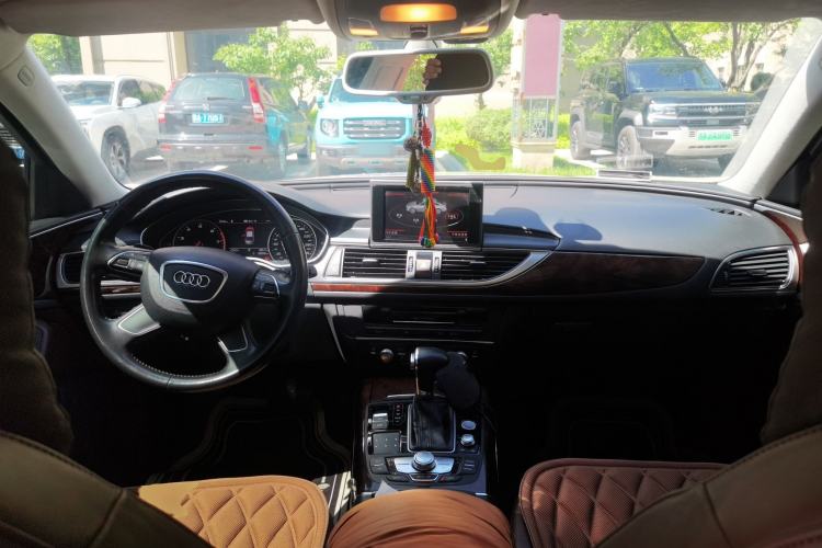 Used Audi A6L 2014 30 FSI Comfort Model Center Console