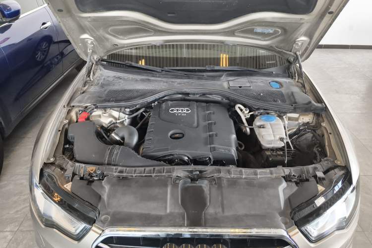 Used Audi A6L 2014 TFSI Standard Model Engine Bay