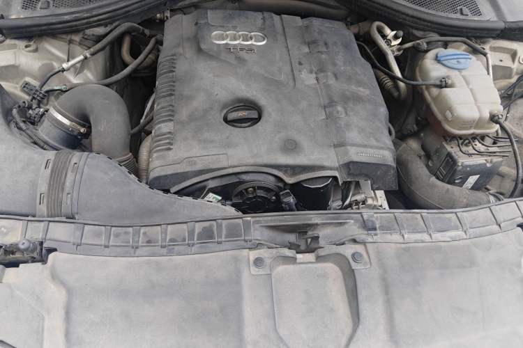 Used Audi A6L 2014 TFSI Standard Model Engine Bay