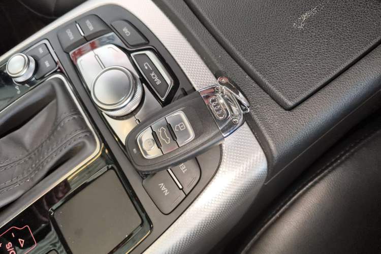 Used Audi A6L 2014 TFSI Standard Model Interior 1