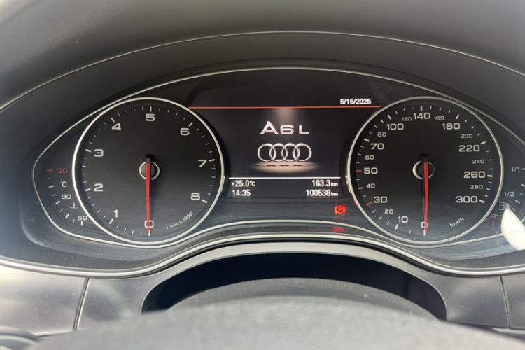 Used Audi A6L 2014 TFSI Standard Model Odometer Close Up