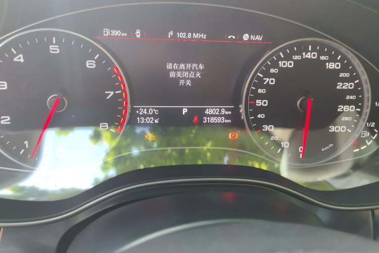 Used Audi A6L 2014 30 FSI Comfort Model Odometer Close Up