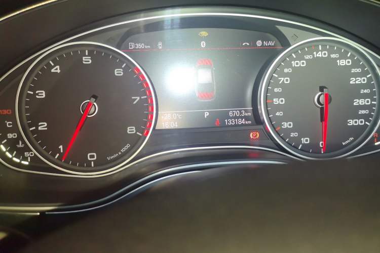 Used Audi A6L 2014 TFSI Standard Model Odometer Close Up