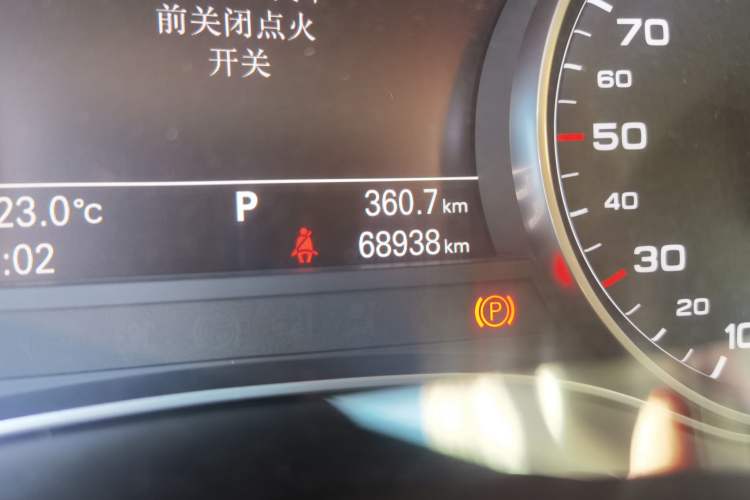 Used Audi A6L 2014 30 FSI Comfort Model Odometer Close Up