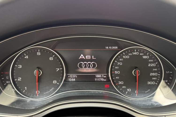 Used Audi A6L 2014 TFSI Standard Model Odometer Close Up