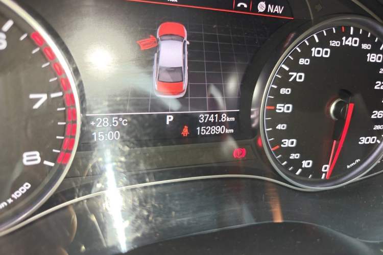 Used Audi A6L 2014 TFSI Standard Model Odometer Close Up