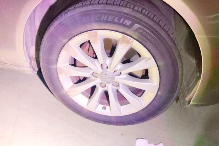 Used Audi A6L 2014 TFSI Standard Model Right Front Wheel Hub