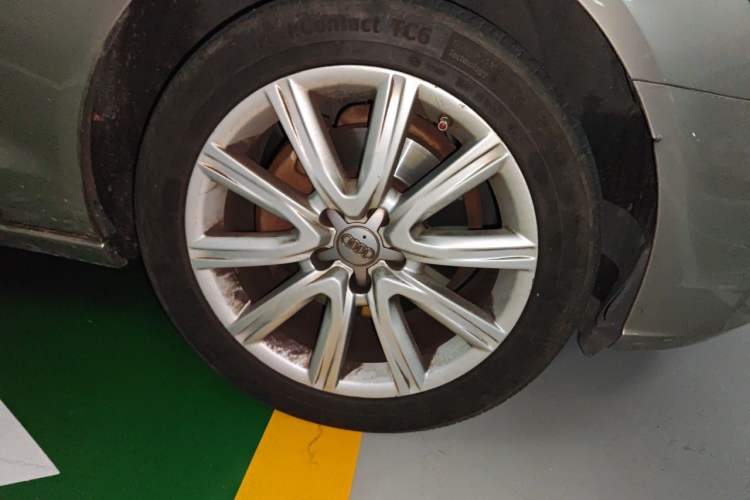 Used Audi A6L 2014 TFSI Standard Model Right Front Wheel Hub