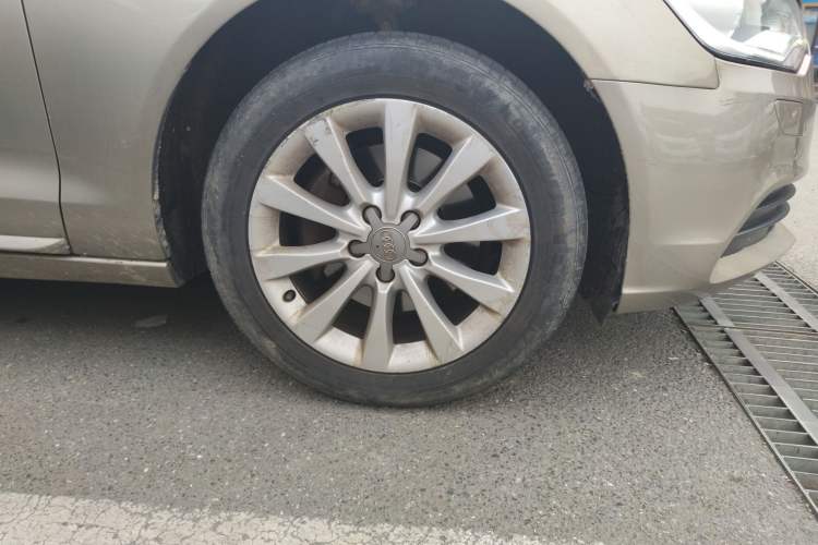 Used Audi A6L 2014 TFSI Standard Model Right Front Wheel Hub