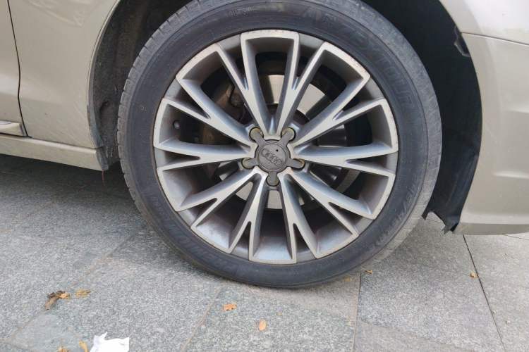 Used Audi A6L 2014 TFSI Standard Model Right Front Wheel Hub