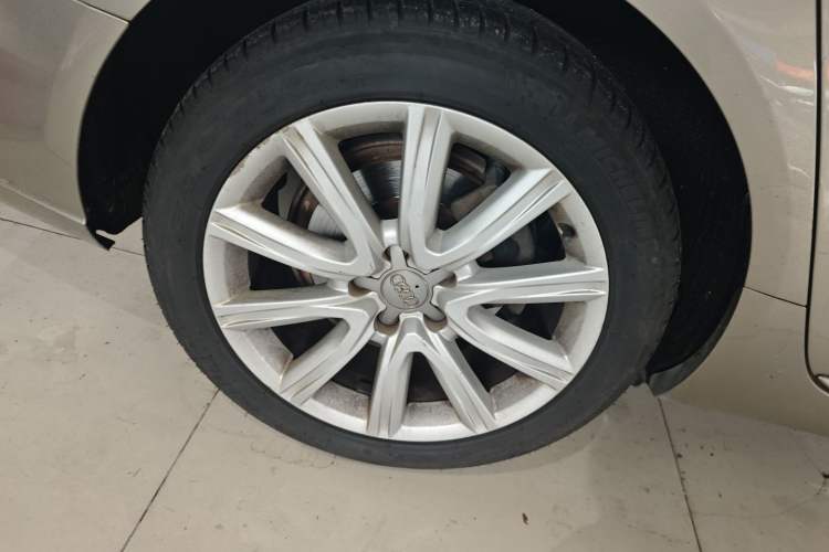 Used Audi A6L 2014 TFSI Standard Model Right Rear Wheel Hub