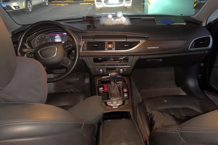 Used Audi A6L 2015 35 FSI quattro Comfort Model Center Console