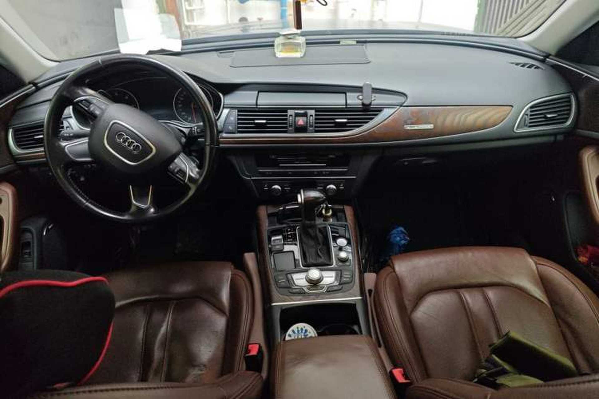Used Audi A6L 2015 35 FSI quattro Comfort Model Center Console