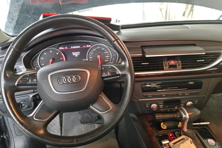 Used Audi A6L 2015 30 FSI Millionth Anniversary Comfort Model Center Console