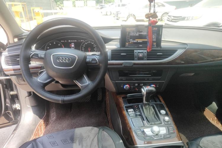 Used Audi A6L 2015 30 FSI Millionth Anniversary Comfort Model Center Console
