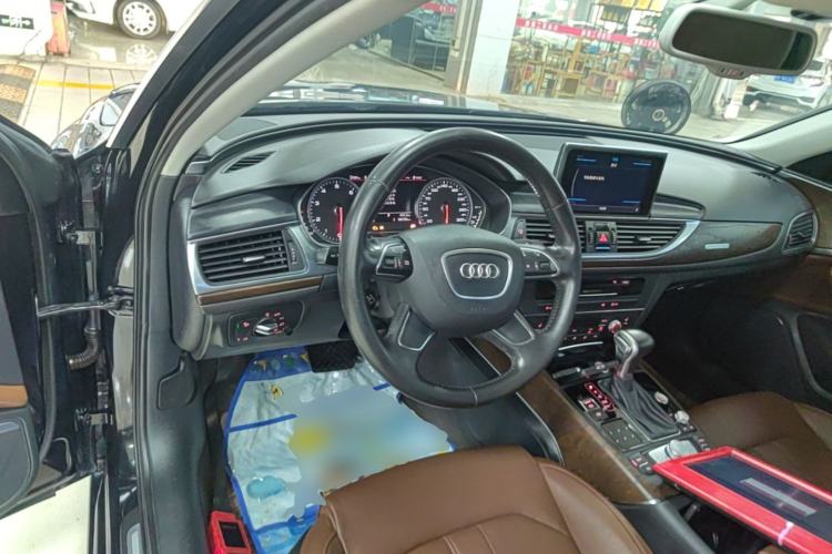 Used Audi A6L 2015 35 FSI quattro Comfort Model Center Console