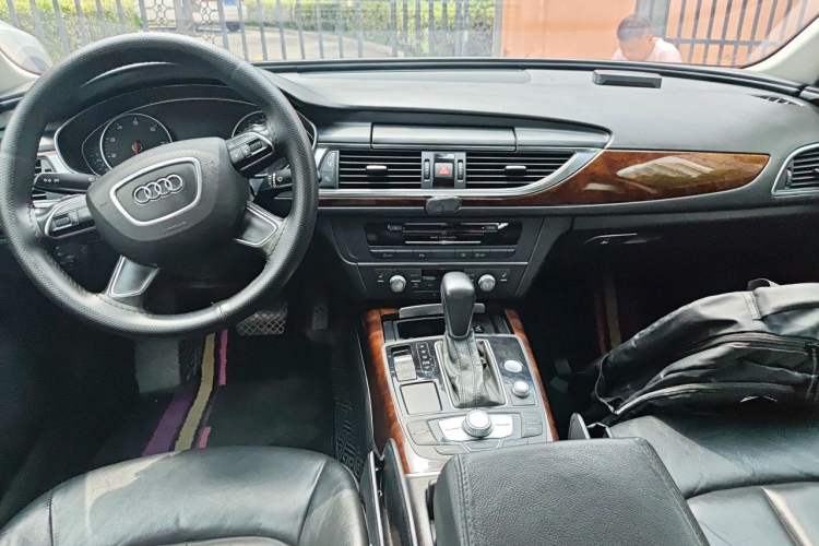 Used Audi A6L 2015 30 FSI Millionth Anniversary Comfort Model Center Console