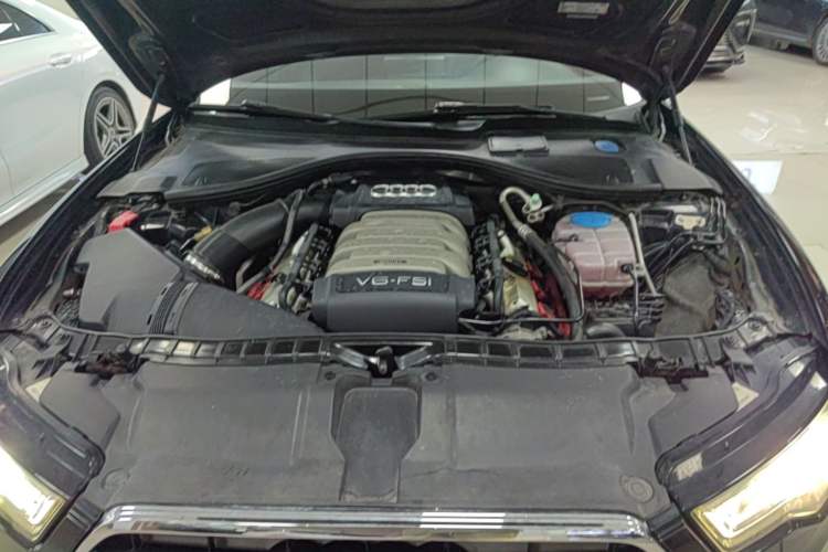 Used Audi A6L 2015 35 FSI quattro Comfort Model Engine Bay