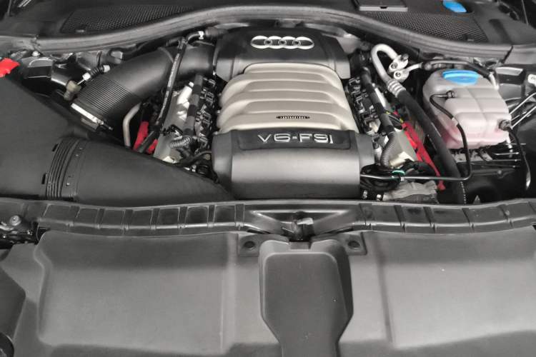 Used Audi A6L 2015 35 FSI quattro Technology Edition Engine Bay