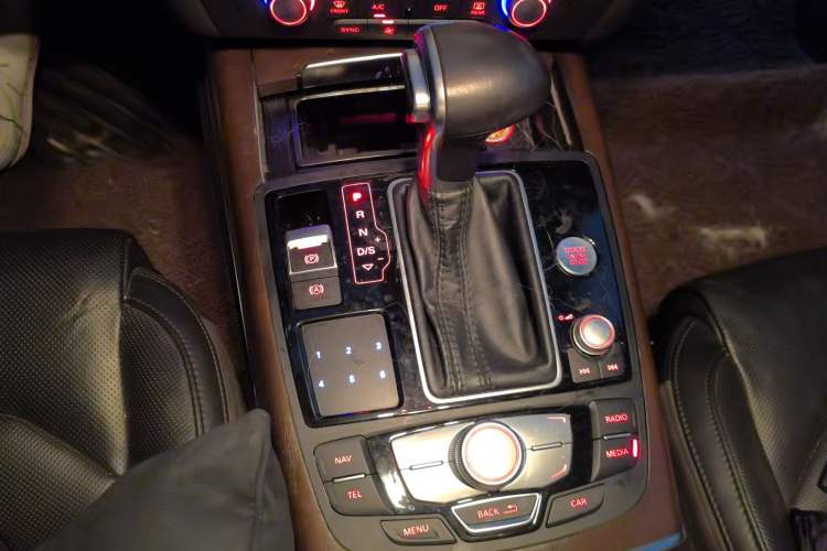 Used Audi A6L 2015 35 FSI quattro Comfort Model Gear Lever