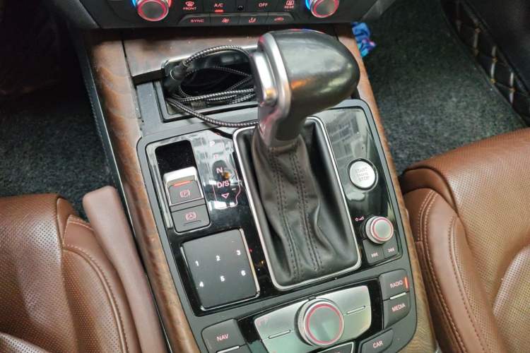 Used Audi A6L 2015 35 FSI quattro Comfort Model Gear Lever