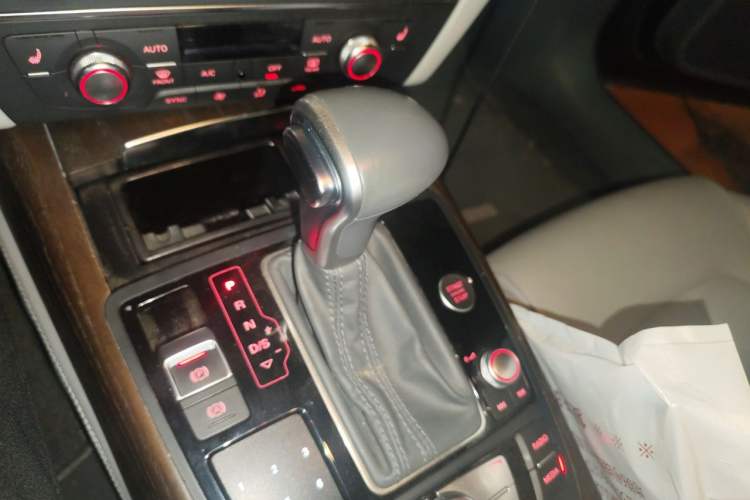Used Audi A6L 2015 35 FSI quattro Comfort Model Gear Lever