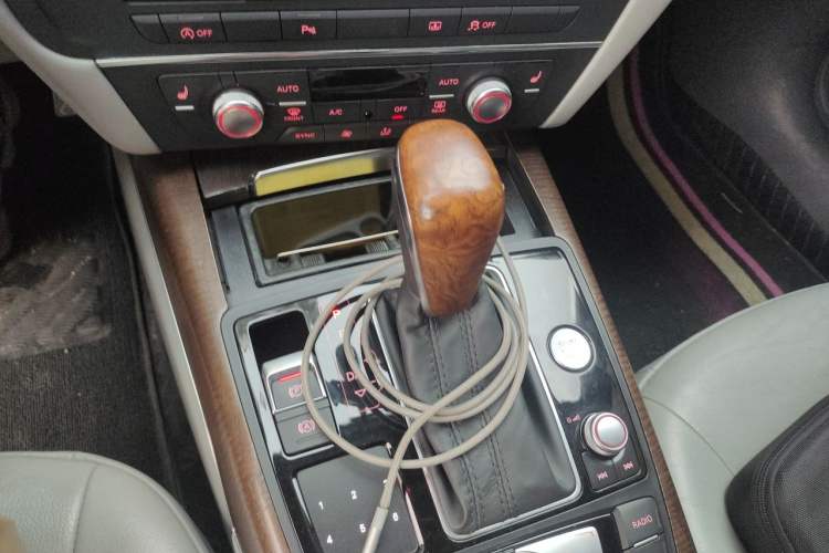 Used Audi A6L 2015 35 FSI quattro Technology Edition Gear Lever