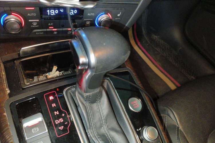 Used Audi A6L 2015 35 FSI quattro Comfort Model Gear Lever