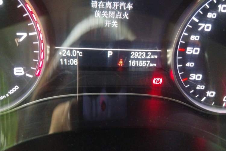 Used Audi A6L 2015 35 FSI quattro Comfort Model Odometer Close Up