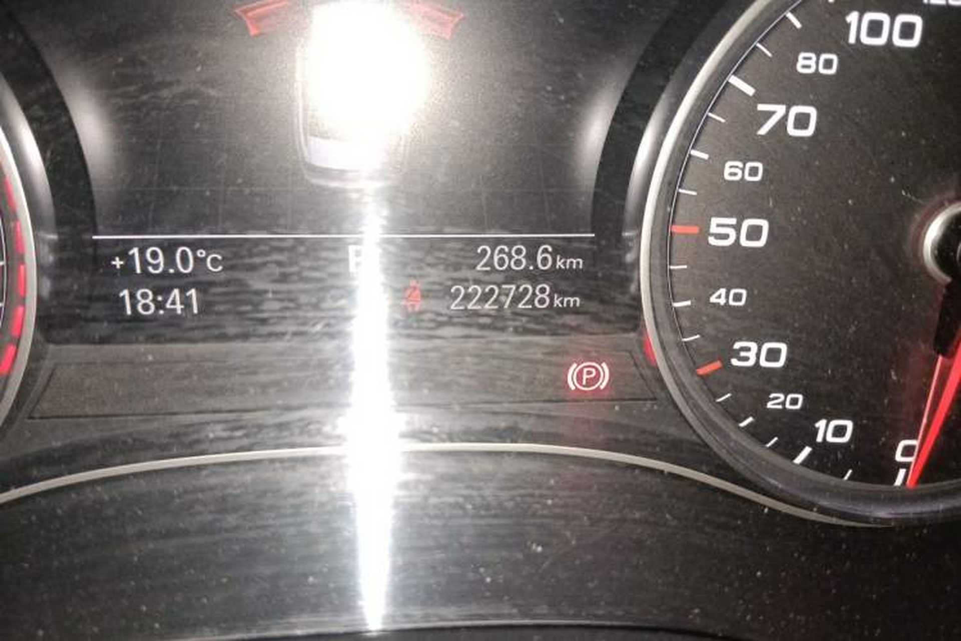 Used Audi A6L 2015 TFSI Millionth Anniversary Intelligent Model Odometer Close Up