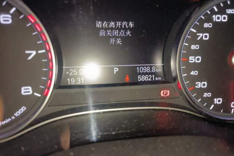 Used Audi A6L 2015 TFSI Millionth Anniversary Intelligent Model Odometer Close Up