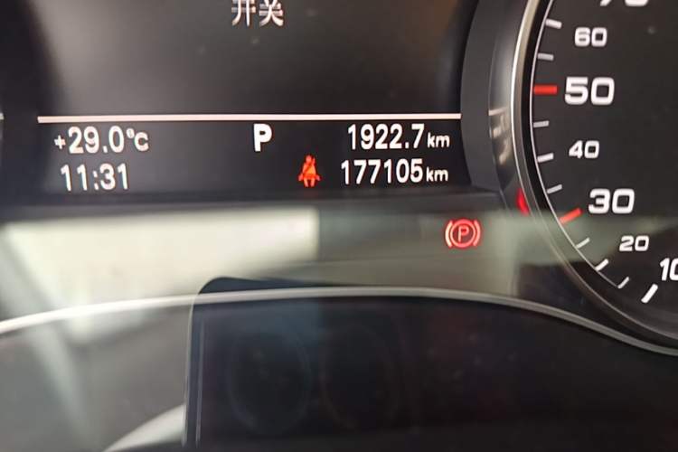 Used Audi A6L 2015 TFSI Millionth Anniversary Intelligent Model Odometer Close Up