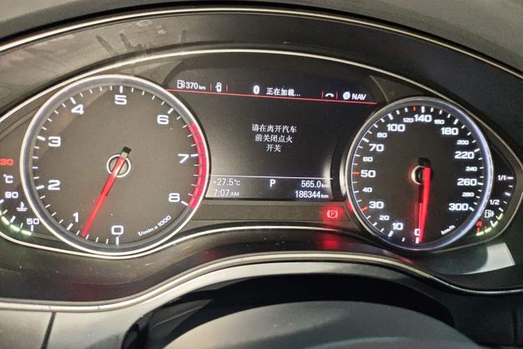 Used Audi A6L 2015 35 FSI quattro Comfort Model Odometer Close Up