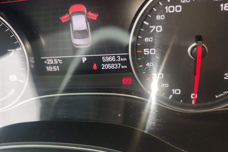 Used Audi A6L 2015 TFSI Millionth Anniversary Intelligent Model Odometer Close Up