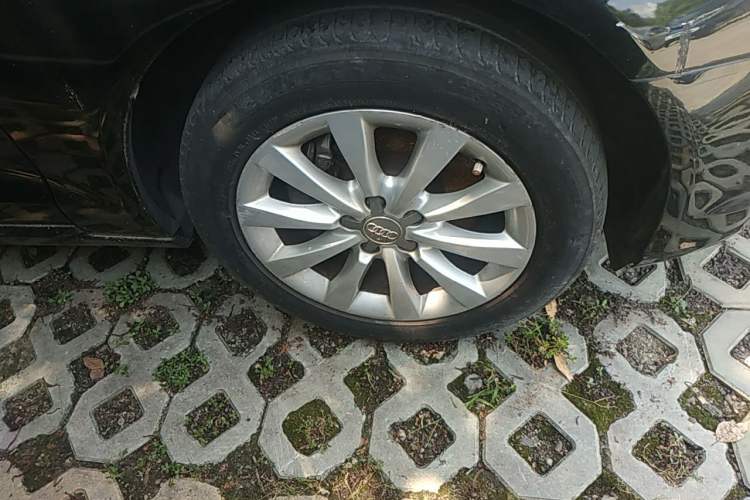 Used Audi A6L 2015 TFSI Millionth Anniversary Intelligent Model Right Front Wheel Hub