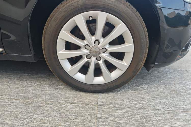 Used Audi A6L 2015 TFSI Millionth Anniversary Intelligent Model Right Front Wheel Hub