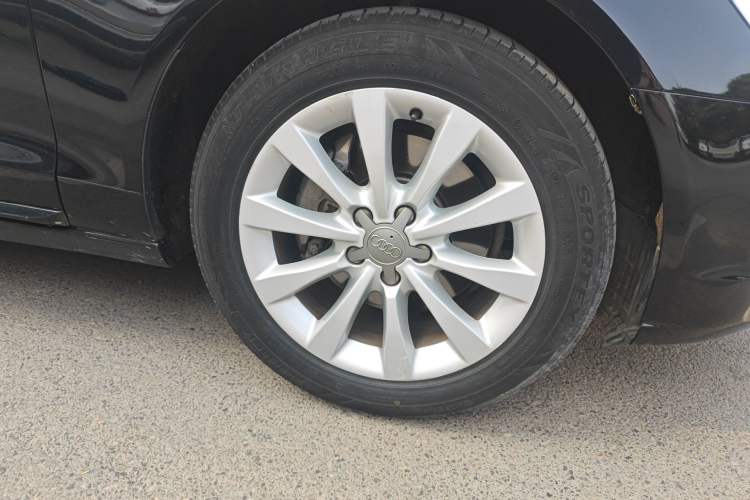Used Audi A6L 2015 TFSI Millionth Anniversary Intelligent Model Right Front Wheel Hub