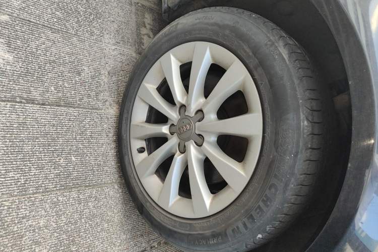 Used Audi A6L 2015 TFSI Millionth Anniversary Intelligent Model Right Front Wheel Hub