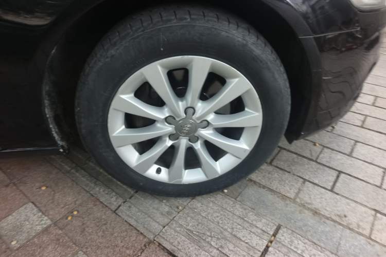 Used Audi A6L 2015 TFSI Millionth Anniversary Intelligent Model Right Front Wheel Hub