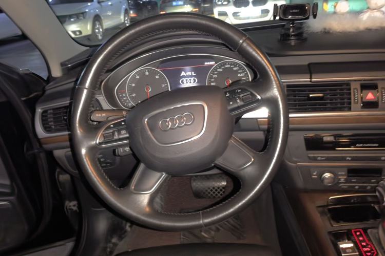 Used Audi A6L 2015 35 FSI quattro Comfort Model Steering Wheel