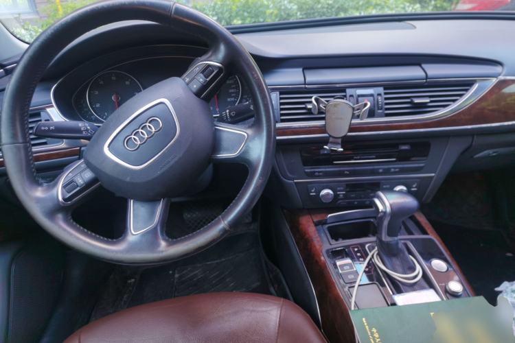 Used Audi A6L 2015 30 FSI Millionth Anniversary Comfort Model Center Console