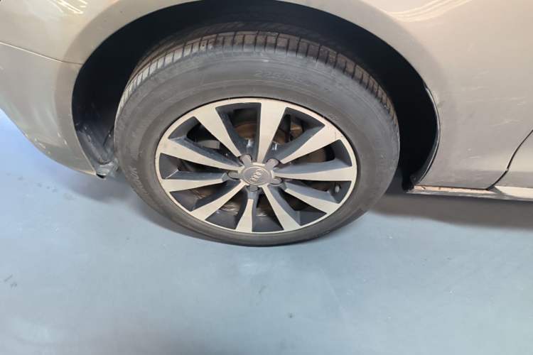 Used Audi A6L 2015 TFSI Millionth Anniversary Intelligent Model Left Front Wheel Hub