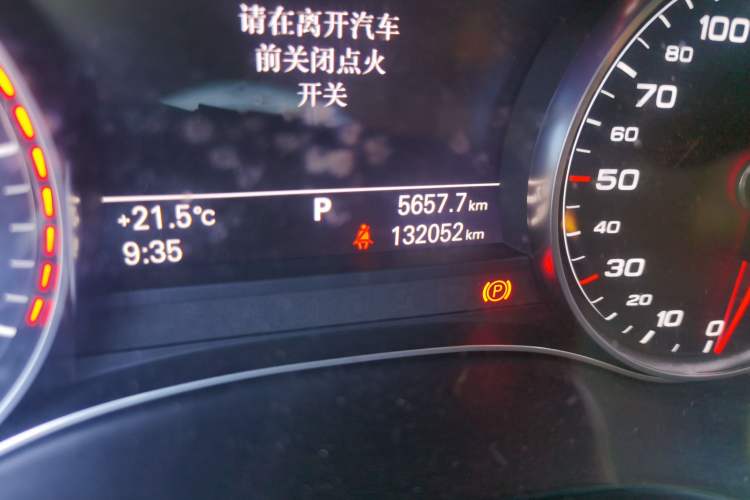 Used Audi A6L 2015 30 FSI Millionth Anniversary Comfort Model Odometer Close Up
