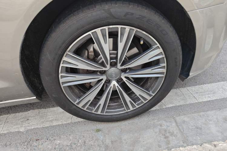 Used Audi A6L 2015 TFSI Millionth Anniversary Intelligent Model Right Front Wheel Hub