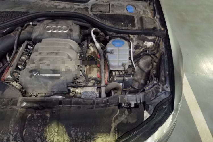 Used Audi A6L 2015 35 FSI quattro Comfort Model Engine Bay Left