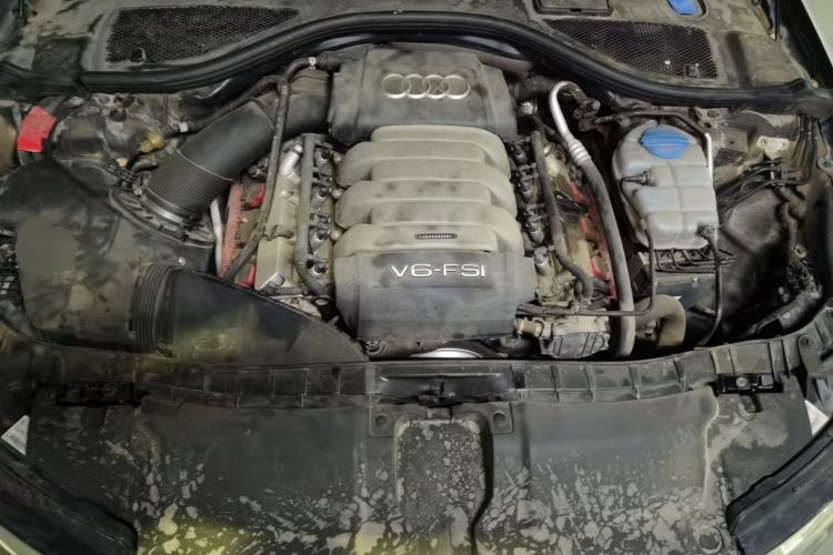 Used Audi A6L 2015 35 FSI quattro Comfort Model Engine Bay