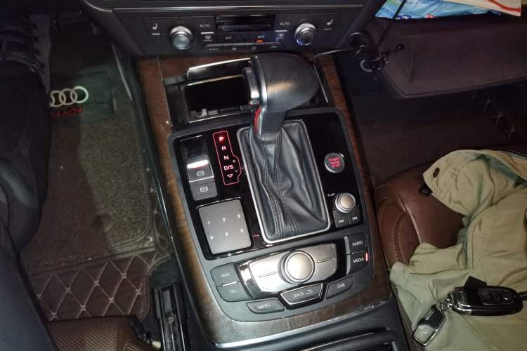 Used Audi A6L 2015 35 FSI quattro Comfort Model Gear Lever